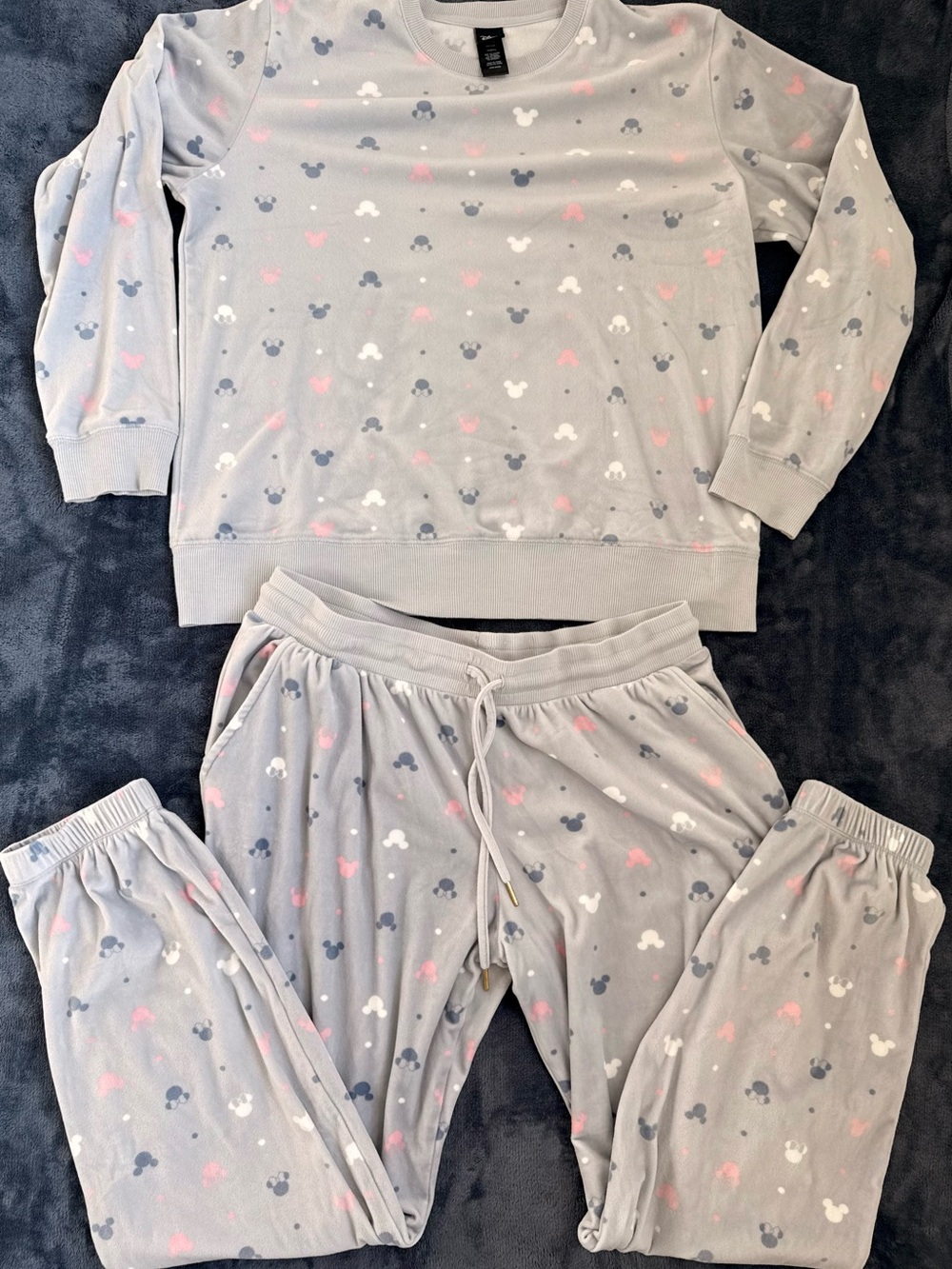 Women’s Disney Light Gray Fleece Pajama Set with Navy, White & Pink Mouse Motifs - Picture 12 of 12